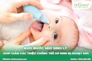 nhỏ nước mũi sinh lý giúp giảm các triệu chứng trẻ sơ sinh bị nghẹt mũi