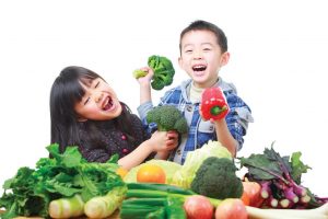 Nhóm các loại rau, củ, quả không chỉ tốt cho thị lực mà còn hỗ trợ toàn diện sức khoẻ cho trẻ