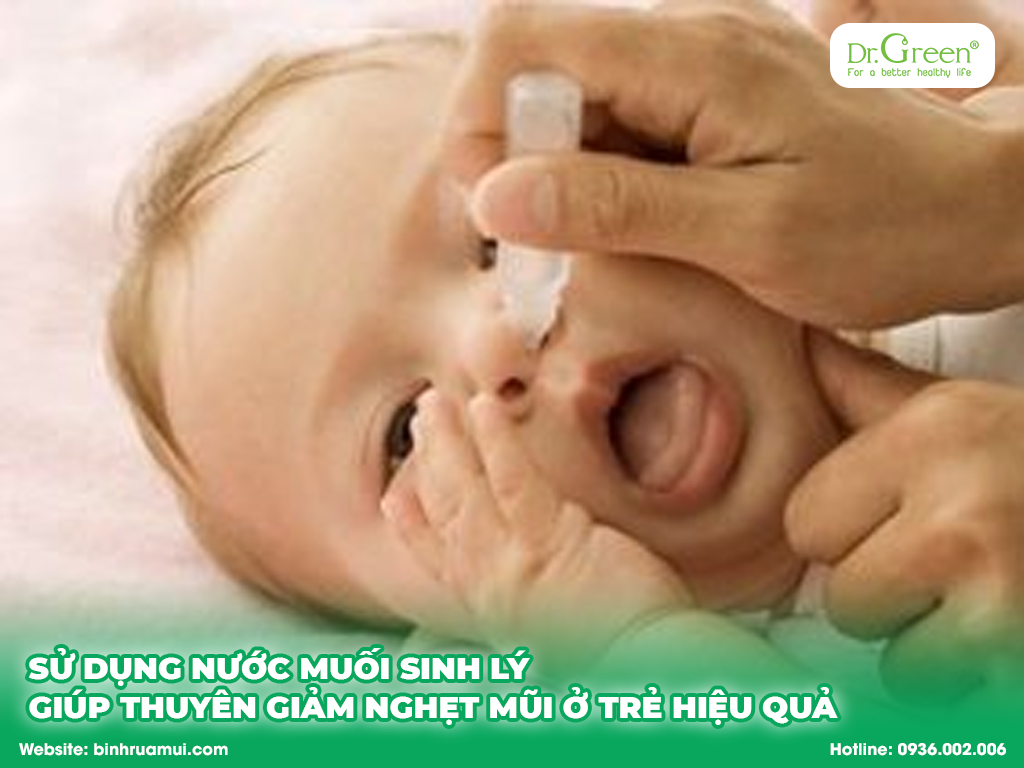 sử dụng nước muối sinh lý giúp thuyên giảm nghẹt mũi ở trẻ hiệu quả